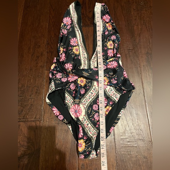 NWT Agua Bendita Ellis Aguja Floral Belted Floral One-Piece Cheeky Swimsuit - Picture 5 of 10